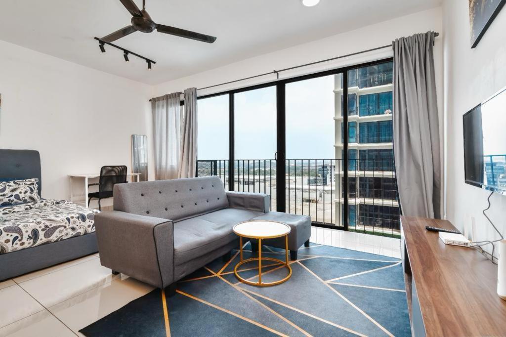 Executive Ceo Trefoil Apartment