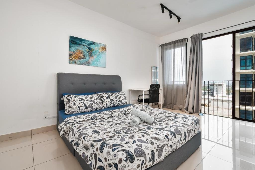Executive Ceo Trefoil Apartment